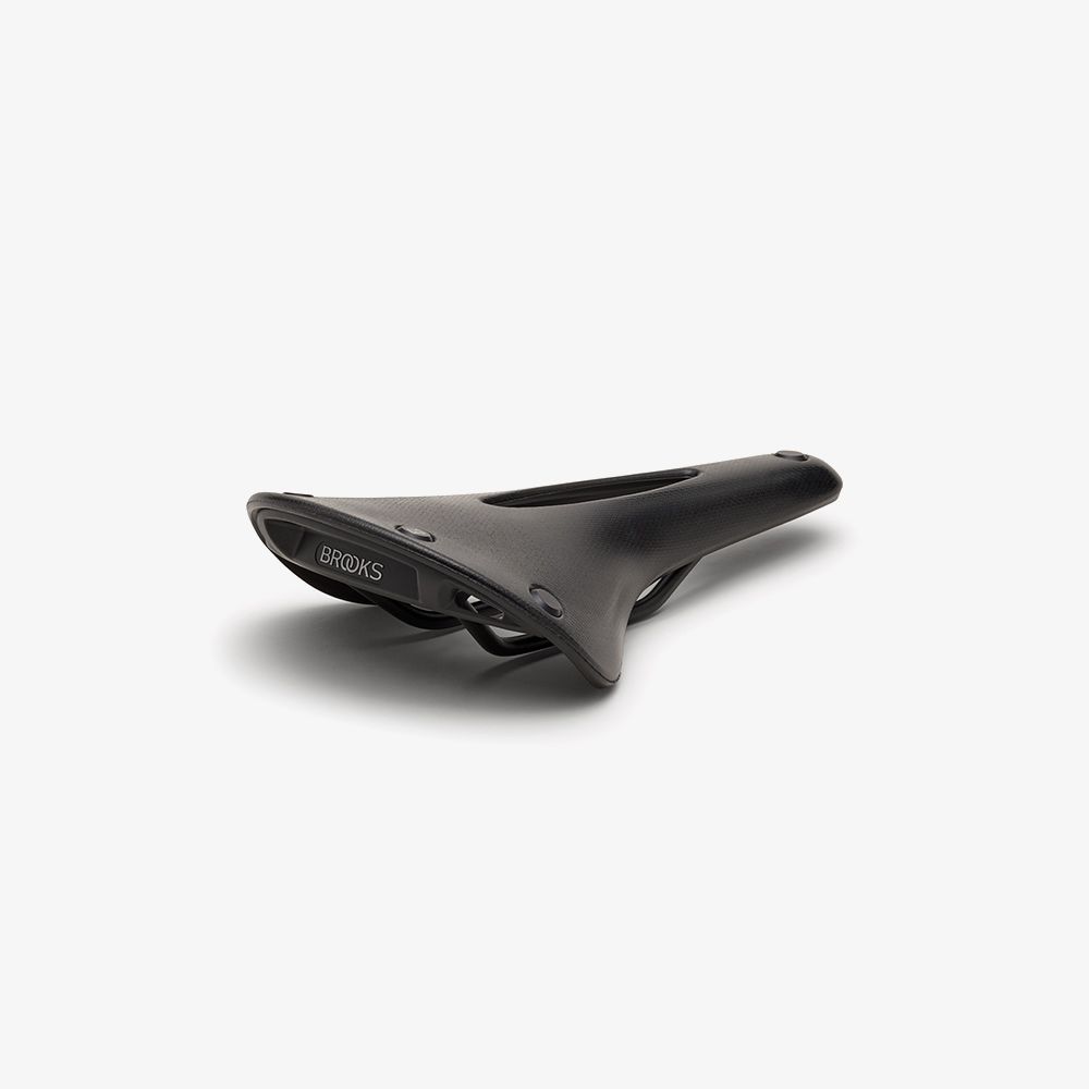 C17 CARVED SADDLE SEATS SA5142