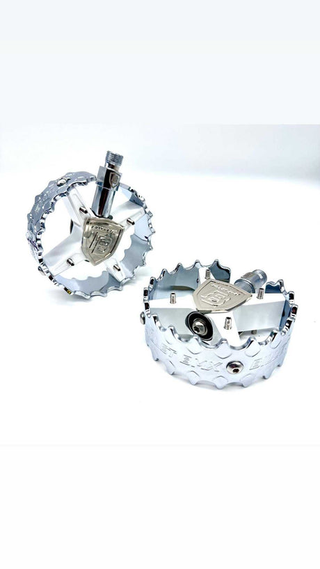 BILLET BMX SHIELD WHITE PRO SERIES ROUND PEDAL SET 9/16 PEDALS BIL-PED-RND-SHIELD-WHT-RED