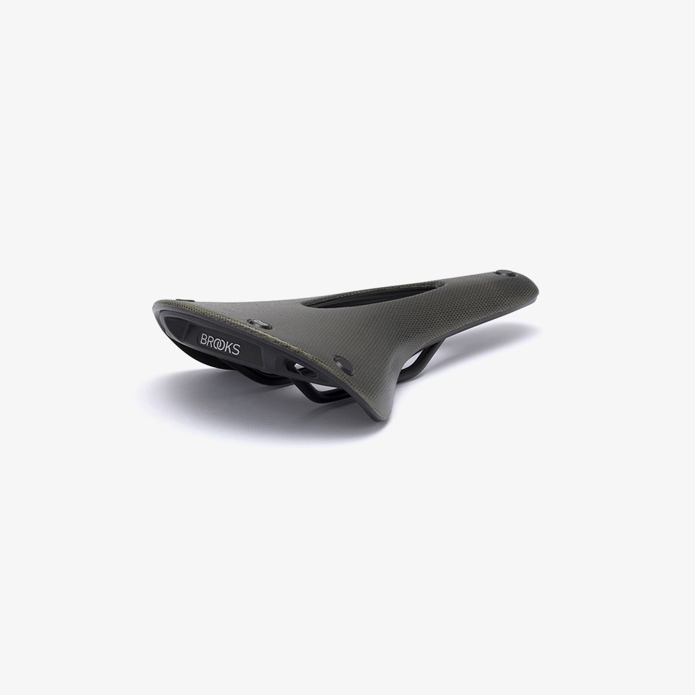 C17 CARVED SADDLE SEATS SA5142